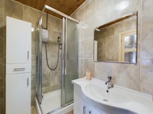 En-suite- click for photo gallery